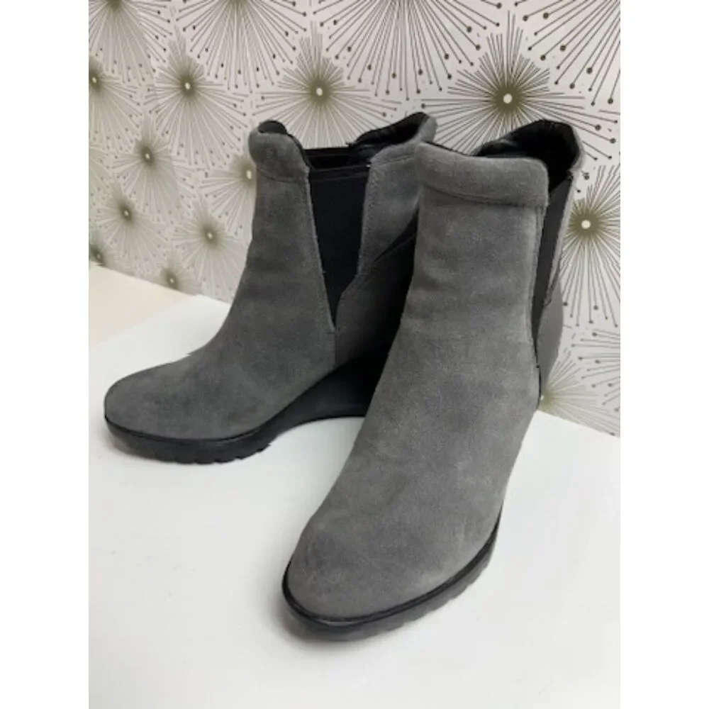 Sorel Quarry Gray Leather After Hours Chelsea wedge boot. Size 8.